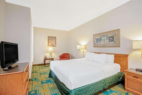 La Quinta Inn by Wyndham El Paso Cielo Vista - image 26