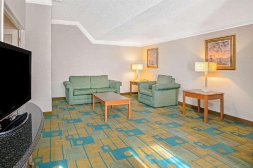 La Quinta Inn by Wyndham El Paso Cielo Vista - image 27