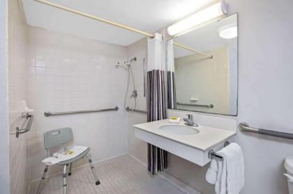 La Quinta Inn by Wyndham El Paso East Lomaland - image 10