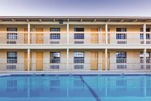 La Quinta Inn by Wyndham El Paso - Airport - image 14