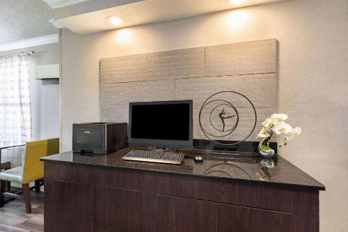 La Quinta Inn by Wyndham El Paso - Airport - image 15