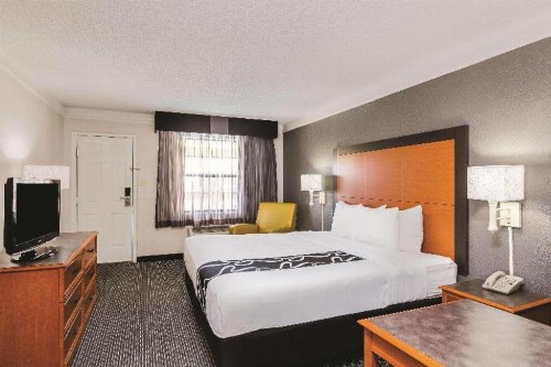 La Quinta Inn by Wyndham El Paso - Airport - image 32