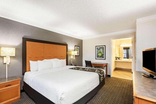 La Quinta Inn by Wyndham El Paso - Airport - image 38