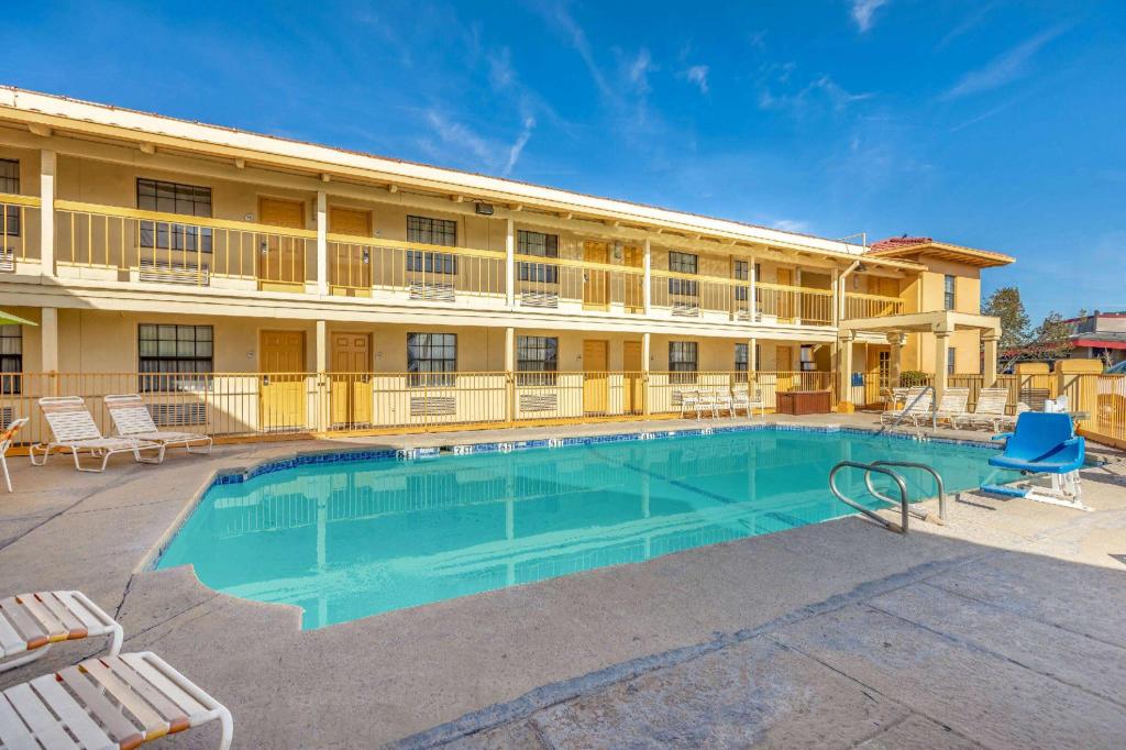 La Quinta Inn by Wyndham El Paso - Airport - image 6