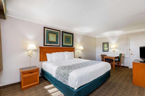 La Quinta Inn by Wyndham El Paso West - image 16
