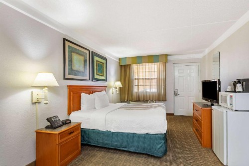 La Quinta Inn by Wyndham El Paso West - image 22