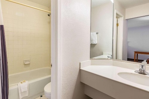 La Quinta Inn by Wyndham El Paso West - image 30