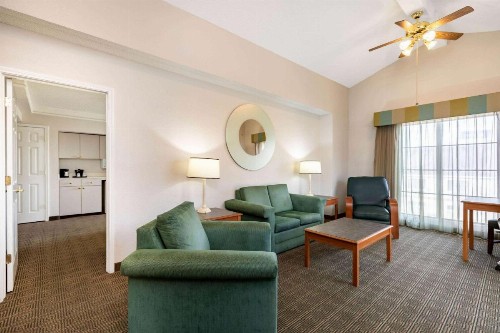La Quinta Inn by Wyndham El Paso West - image 6