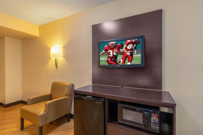 Red Roof Inn PLUS+ El Paso East - image 5