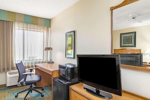 La Quinta by Wyndham El Paso East - image 11