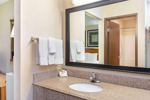 La Quinta by Wyndham El Paso East - image 12