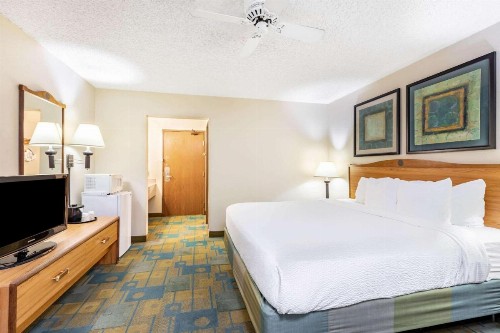 La Quinta by Wyndham El Paso East - image 4