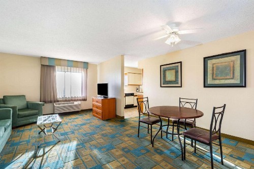 La Quinta by Wyndham El Paso East - image 9