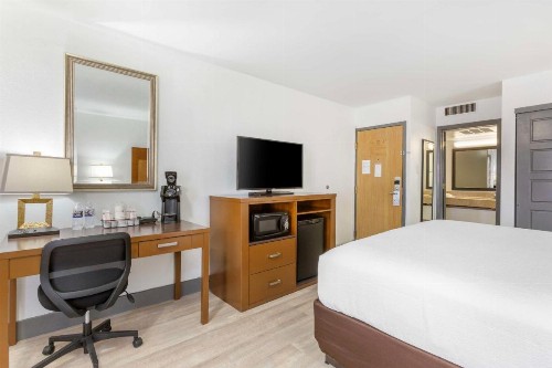 Best Western Plus El Paso Airport Hotel & Conference Center - image 17