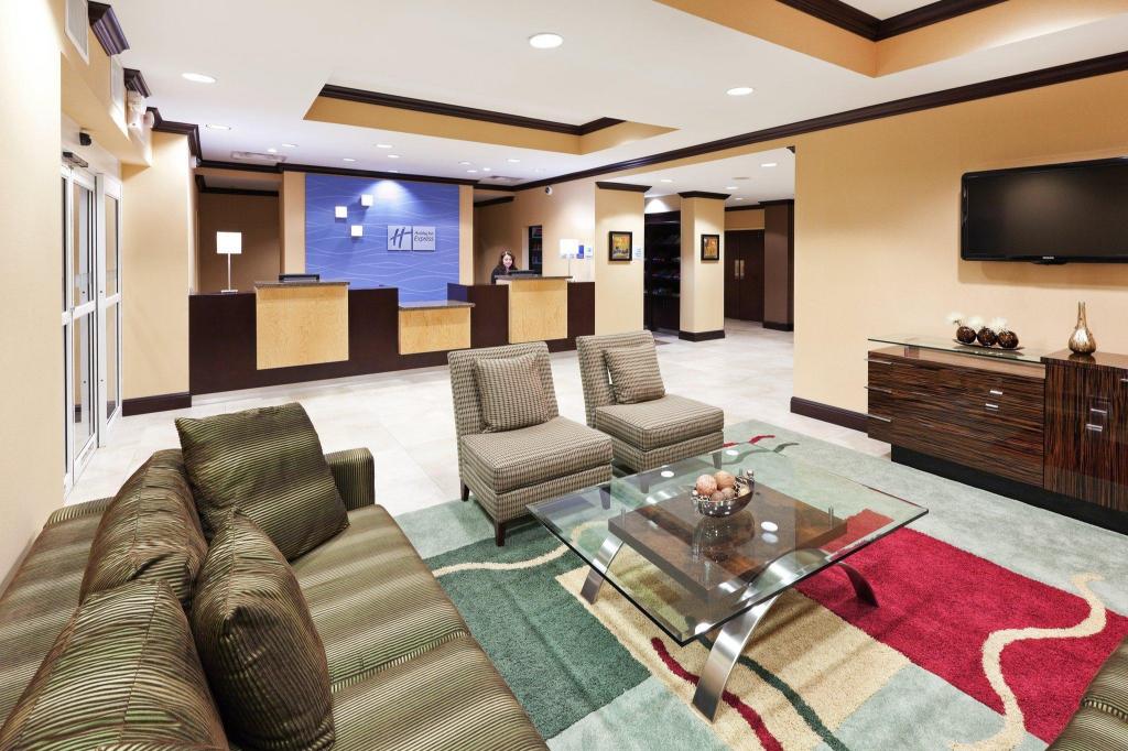 Holiday Inn Express Hotel & Suites El Paso West - image 3
