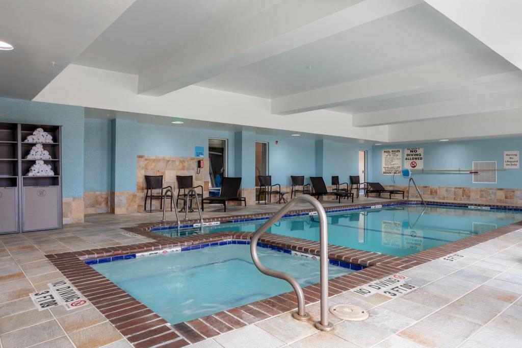 Holiday Inn Express Hotel & Suites El Paso West - image 4