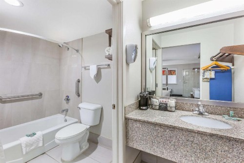Best Western Sunland Park - image 20