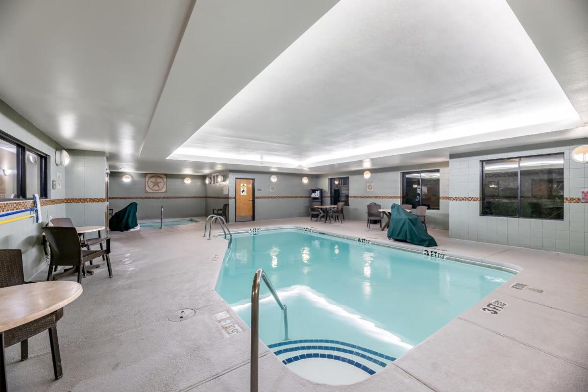 Comfort Suites El Paso West - image 2