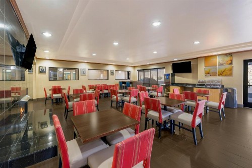 Comfort Suites El Paso West - image 4