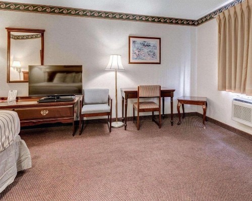 Econo Lodge Inn & Suites El Paso - image 10