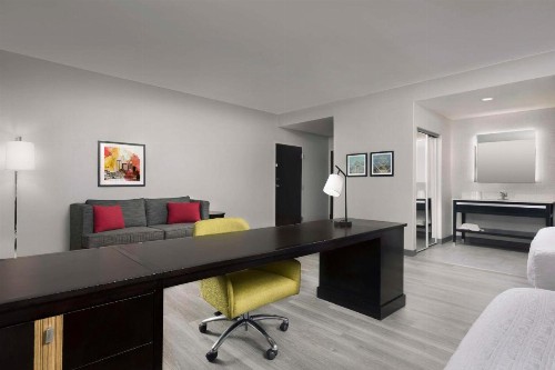 Hampton Inn & Suites El Paso/East - image 2
