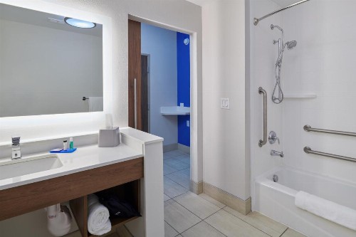 Holiday Inn Express & Suites El Paso East-Loop 375 an IHG Hotel - image 16