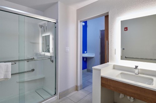 Holiday Inn Express - El Paso - Sunland Park Area an IHG Hotel - image 2