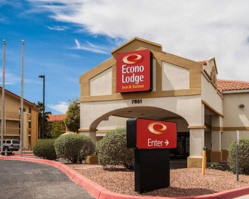 Econo Lodge Inn & Suites - image 3