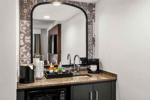 Embassy Suites by Hilton Los Angeles International Airport South - image 31