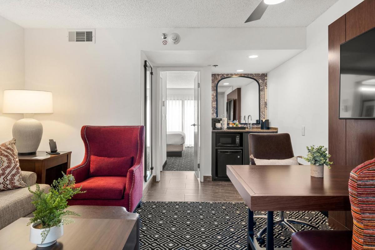 Embassy Suites by Hilton Los Angeles International Airport South - image 5