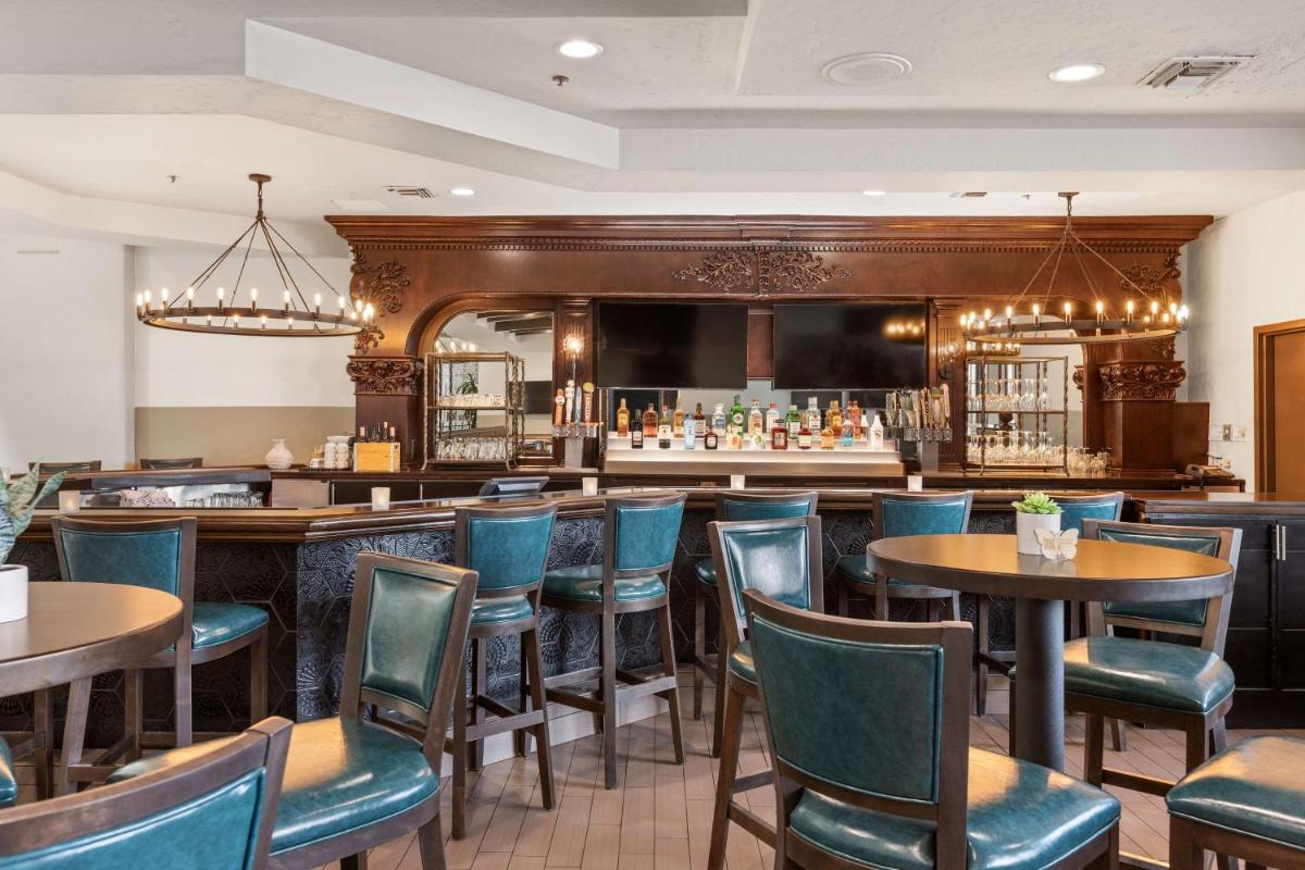 Embassy Suites by Hilton Los Angeles International Airport South - image 7