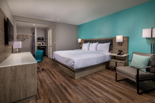 Travelodge by Wyndham LAX South