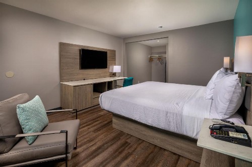 Travelodge by Wyndham LAX South - image 10