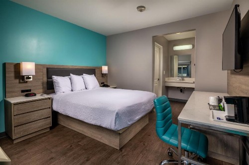 Travelodge by Wyndham LAX South - image 13