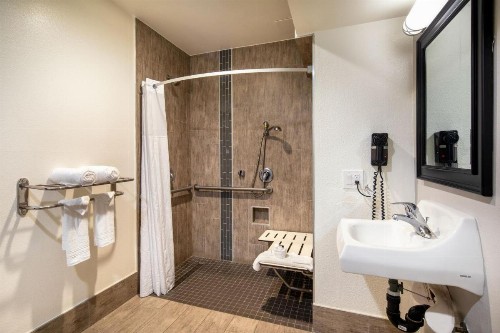 Travelodge by Wyndham LAX South - image 16