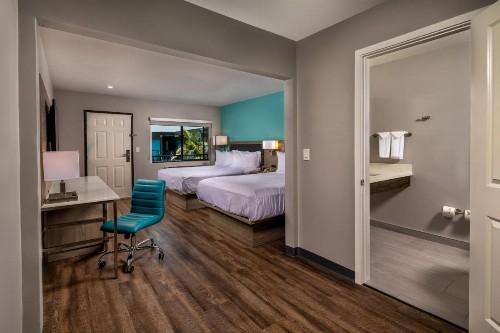 Travelodge by Wyndham LAX South - image 18