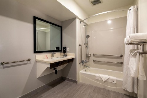 Travelodge by Wyndham LAX South - image 19