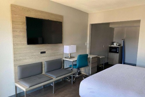 Travelodge by Wyndham LAX South - image 21