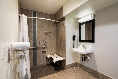 Travelodge by Wyndham LAX South - image 23