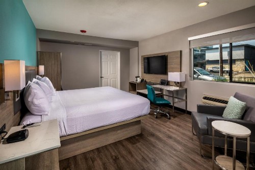 Travelodge by Wyndham LAX South - image 26