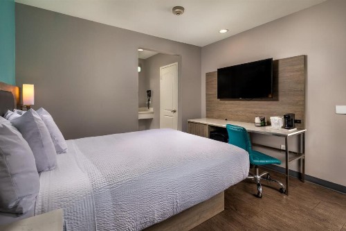 Travelodge by Wyndham LAX South - image 6