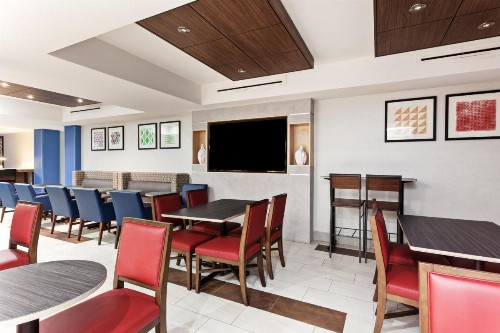 Holiday Inn Express Elk Grove West I-5 an IHG Hotel - image 17