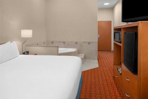 Fairfield Inn and Suites by Marriott Elk Grove - image 21