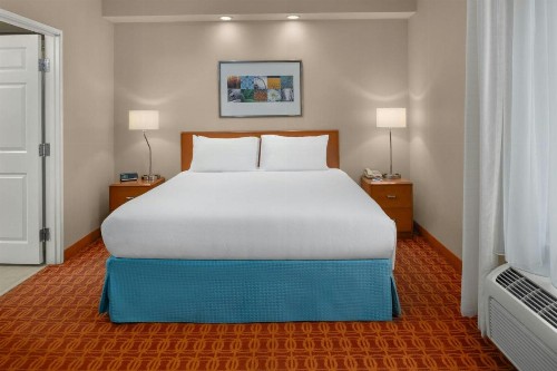 Fairfield Inn and Suites by Marriott Elk Grove - image 32