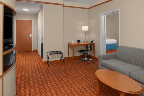 Fairfield Inn and Suites by Marriott Elk Grove - image 34