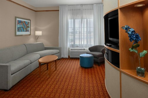 Fairfield Inn and Suites by Marriott Elk Grove - image 36