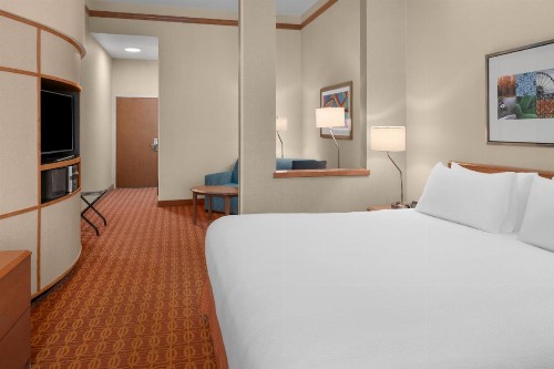 Fairfield Inn and Suites by Marriott Elk Grove - image 4