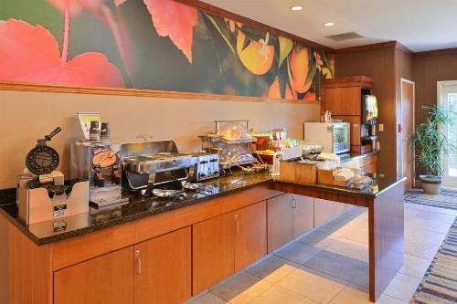 Fairfield Inn and Suites by Marriott Elk Grove - image 45