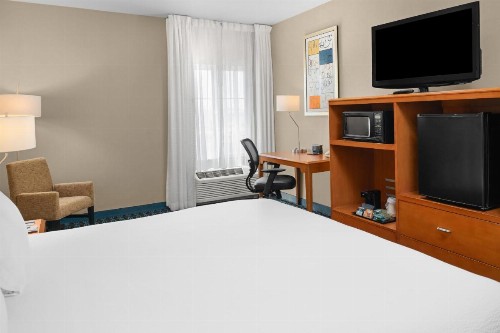 Fairfield Inn and Suites by Marriott Elk Grove - image 5