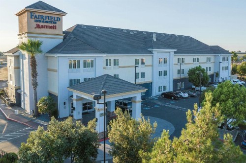 Fairfield Inn and Suites by Marriott Elk Grove - image 9
